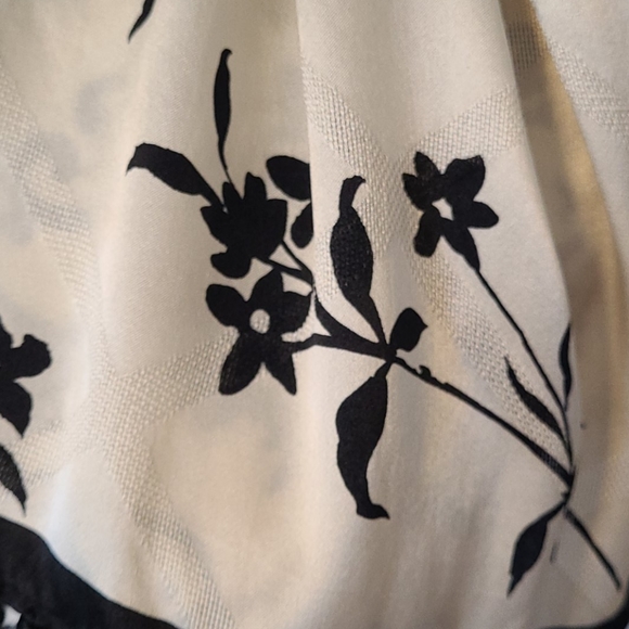 Talbots vintage 100% silk scarf floral fringed - Picture 6 of 6